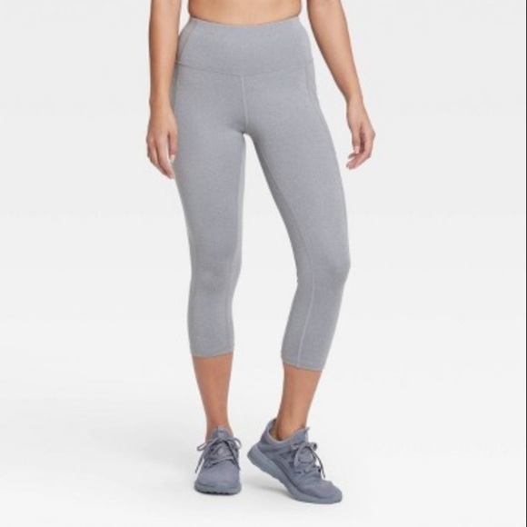 NWT All In Motion Target High Rise Sculpted Streamline High Rise Capri Leggings - Picture 1 of 10